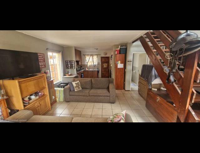 2 BEDROOM TOWNHOUSE FOR SALE IN HEUWELSIG ESTATE